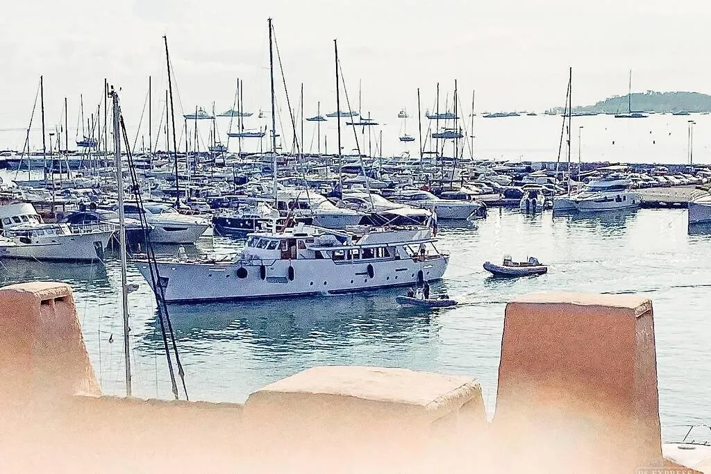 Luxe Penthouse Les Pieds Dans L'Eau Saint-Tropez 4 Apartment Cogolin